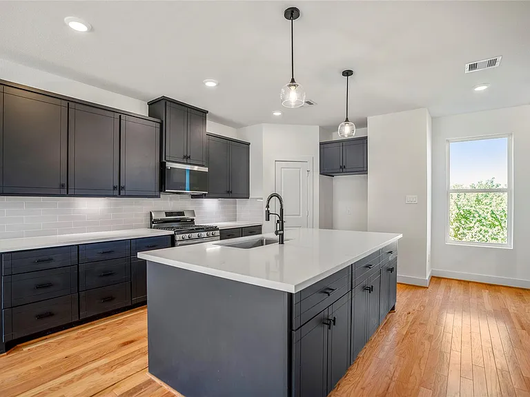 6320 Del Rio St — Photo 13