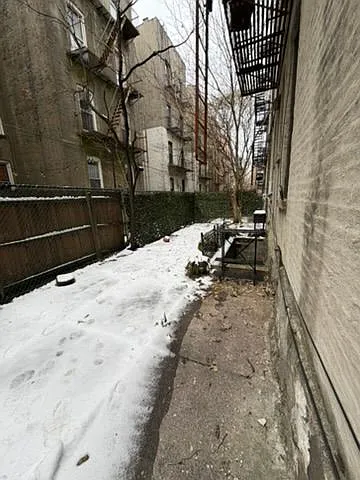566 7th St #2 — Photo 7