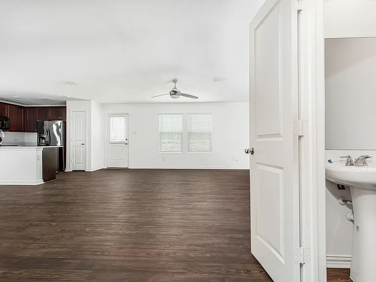 9213 Marilyn Pl — Photo 4