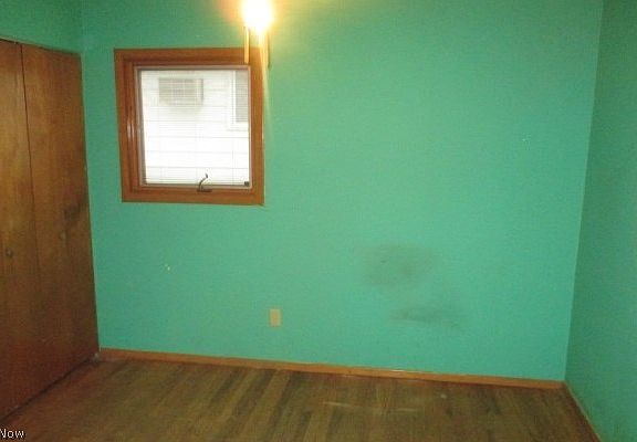 5th image of 817 Thornwood St