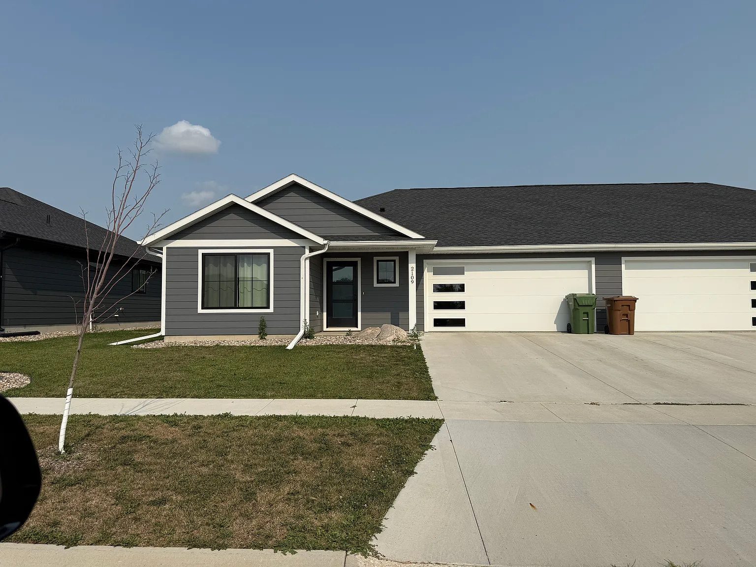 3 bed, 1336 sqft, $2,200 — Photo 1