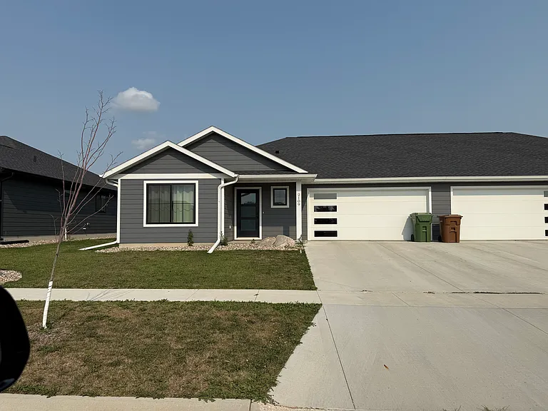 2109 Lucerne Ave — Photo 1