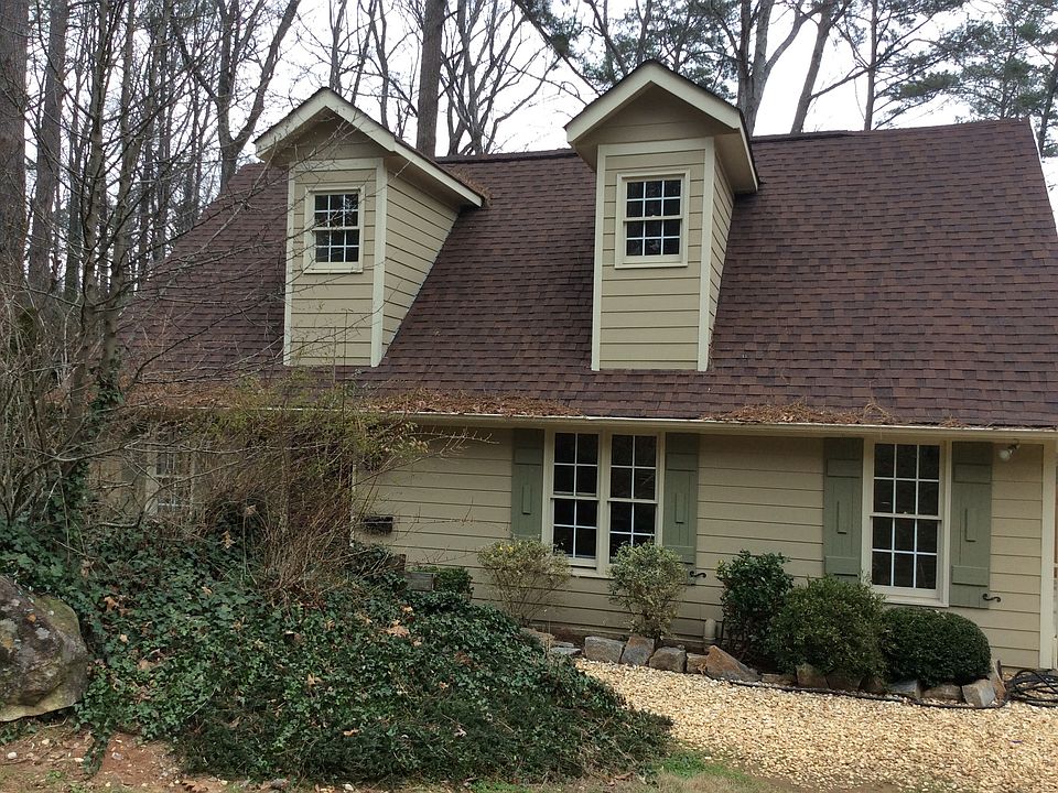 Carriage House behind main house