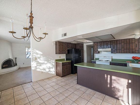 3rd image of 2556 W Calle Puebla