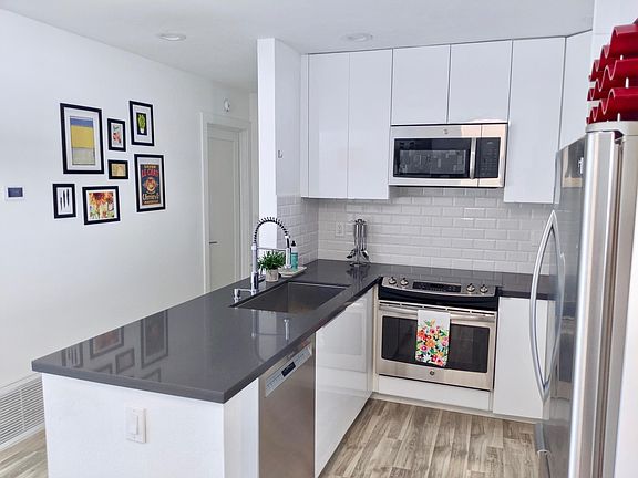 2nd image of 4647 Pico St APT 204