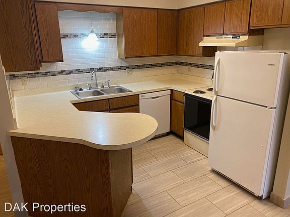 4th image of W194N16510 Eagle Dr APT C6