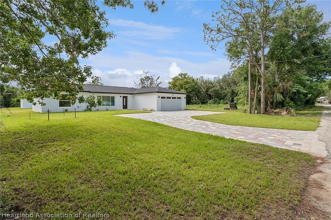 3 bed, 2.0 bath, 1500 sqft, $2,200 — Photo 2