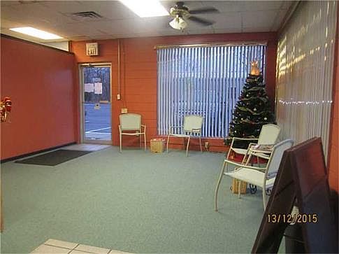 3rd image of 535 E Riverview Ave