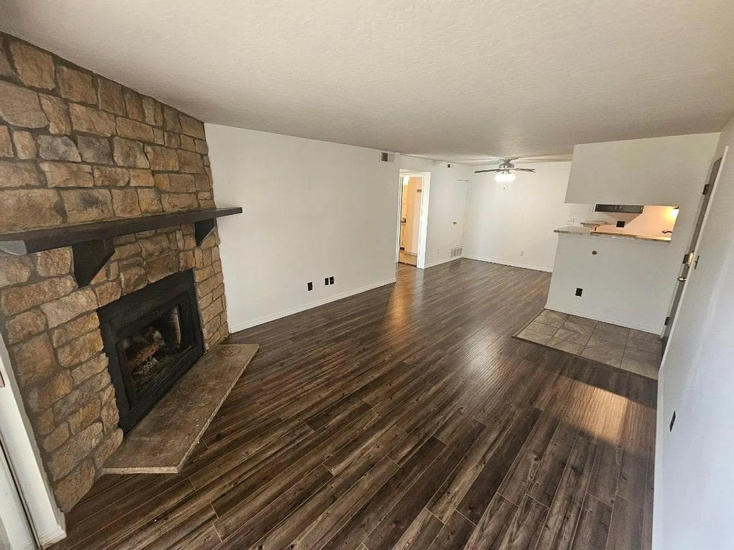 Bright Top-Floor Corner Condo on Powerline Trail 1 Bed / 1 Bath — Photo 2