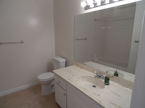 4th image of 307 E Palmdale Ave