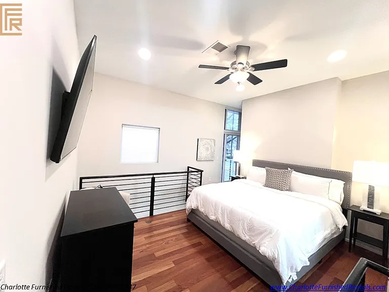 2084 Euclid Ave — Photo 2