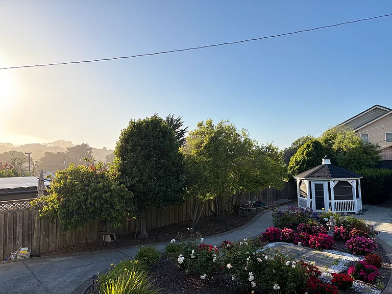 748 Serra Dr — Photo 22