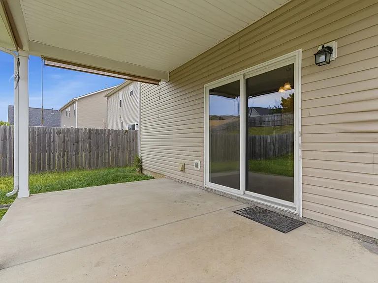 1672 Stonewater Dr — Photo 31