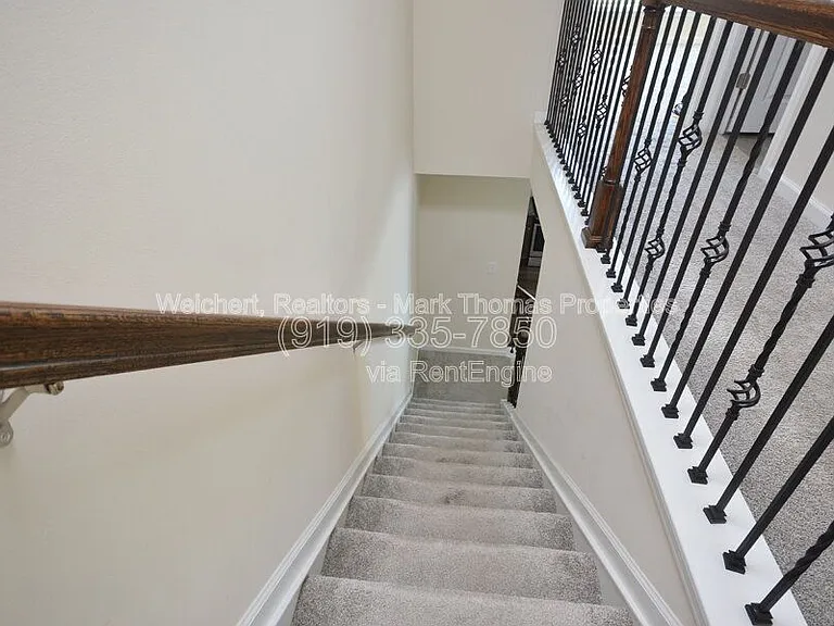 409 Vassar Dr — Photo 26