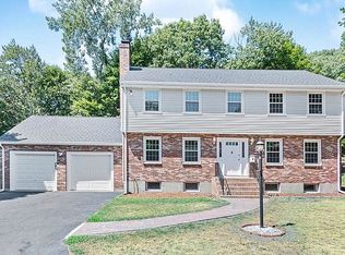 8 Cowasset Ln, Waltham, MA 02451