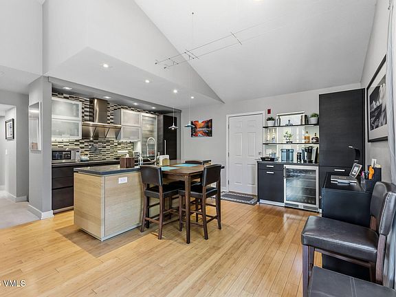 3rd image of 1104 Crazy Horse Cir #1104