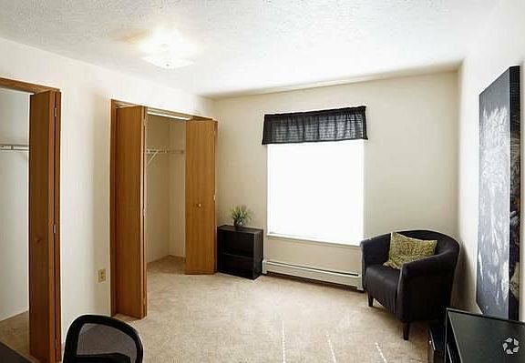 4th image of 5032 Amstel Dr