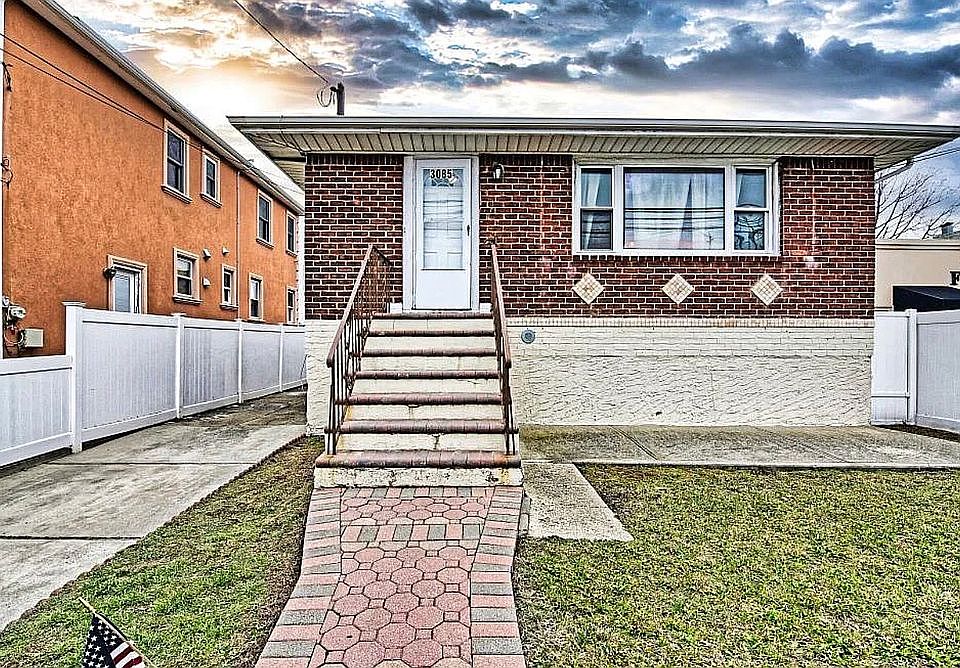 1st image of 3085 Lawson Blvd