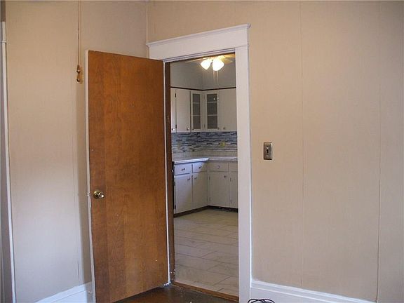 4th image of 17-15 Bellevue Ave