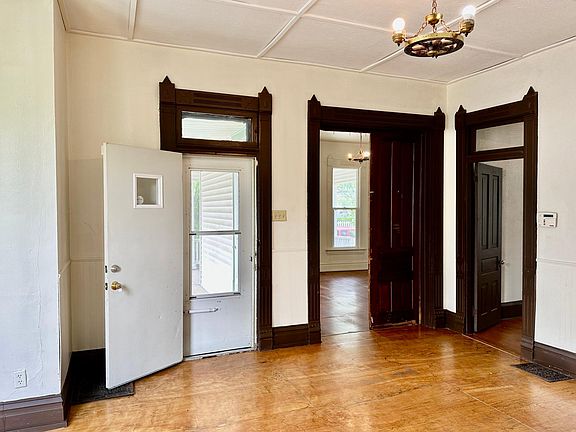 2nd image of 200 S 12th St