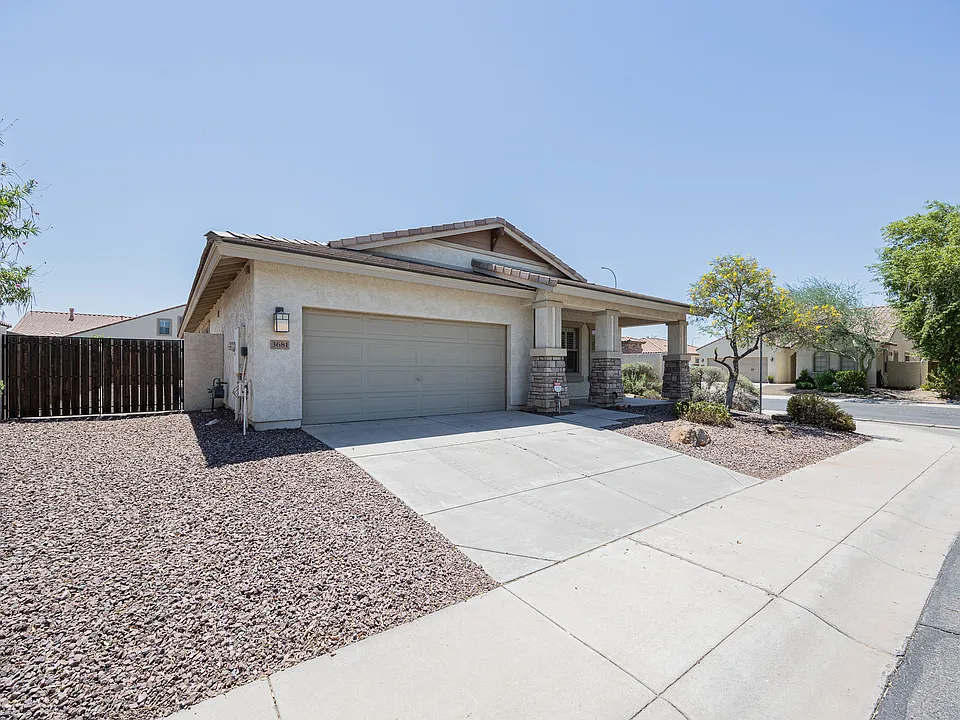 3681 E Yellowstone Pl