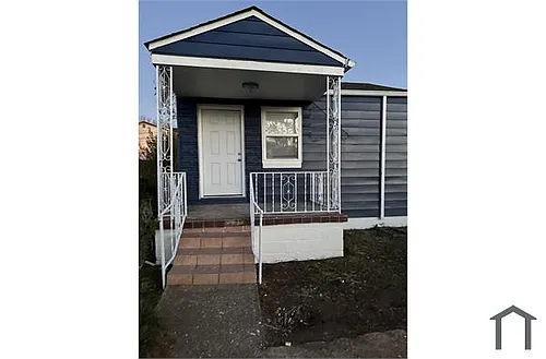 513 Avenue X Photo 1