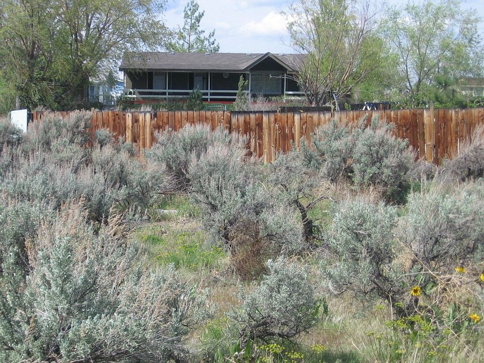 2nd image of 425 Roosevelt Ln SW