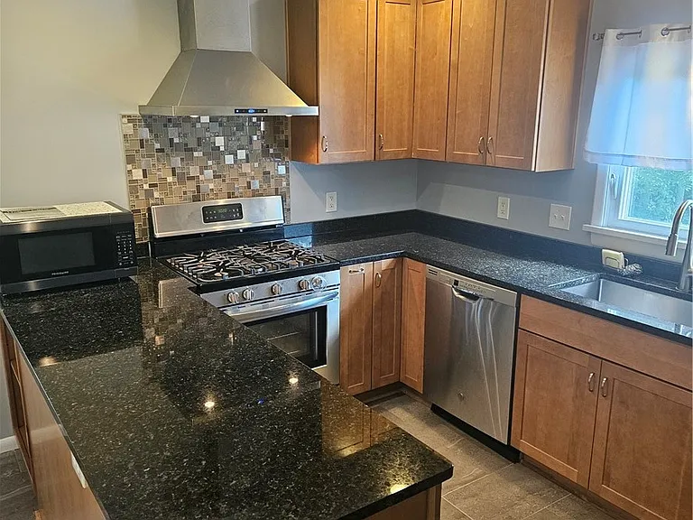 80 David Ave — Photo 5