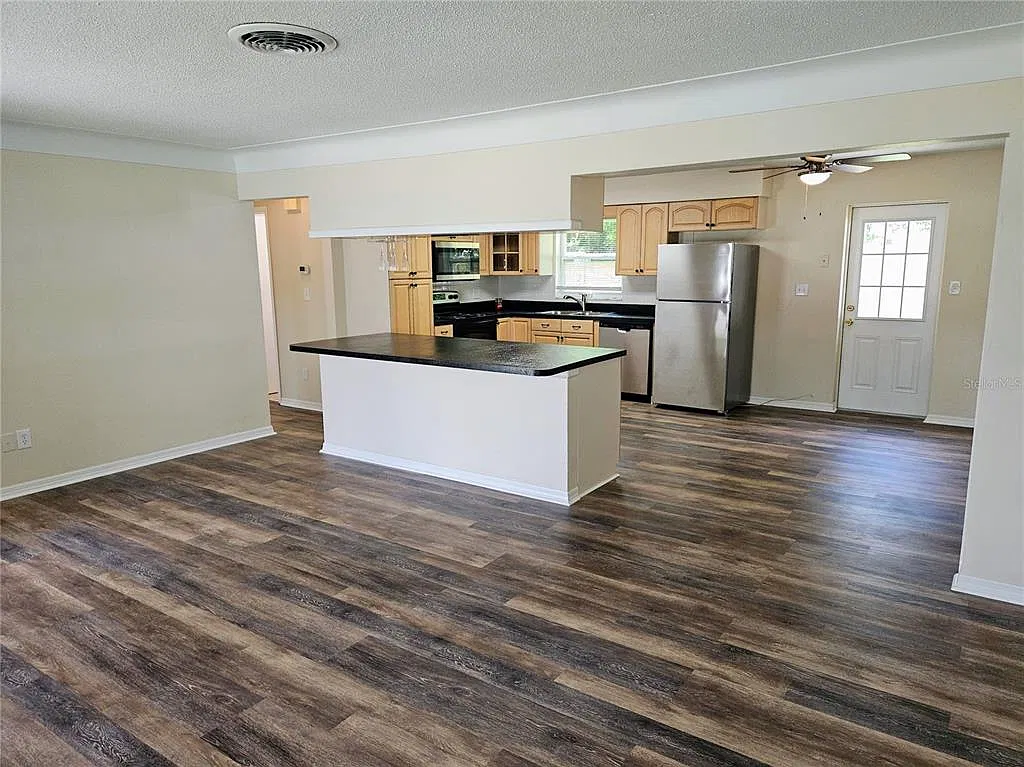 2 bed, 2.0 bath, 960 sqft, $2,300 — Photo 4