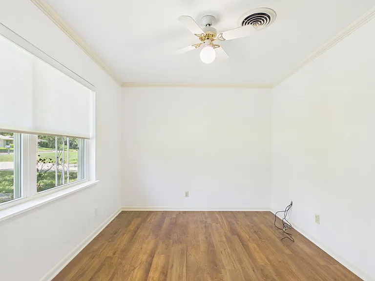 1206 Crenwelge Dr — Photo 13