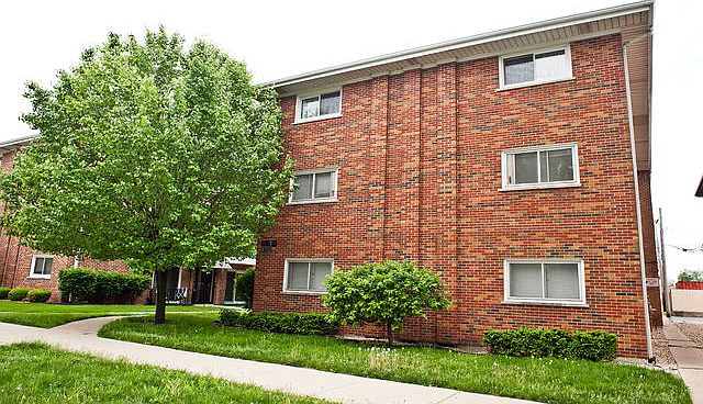 1st image of 6137 W 64th Pl APT 105