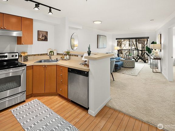4th image of 621 5 Avenue N #301