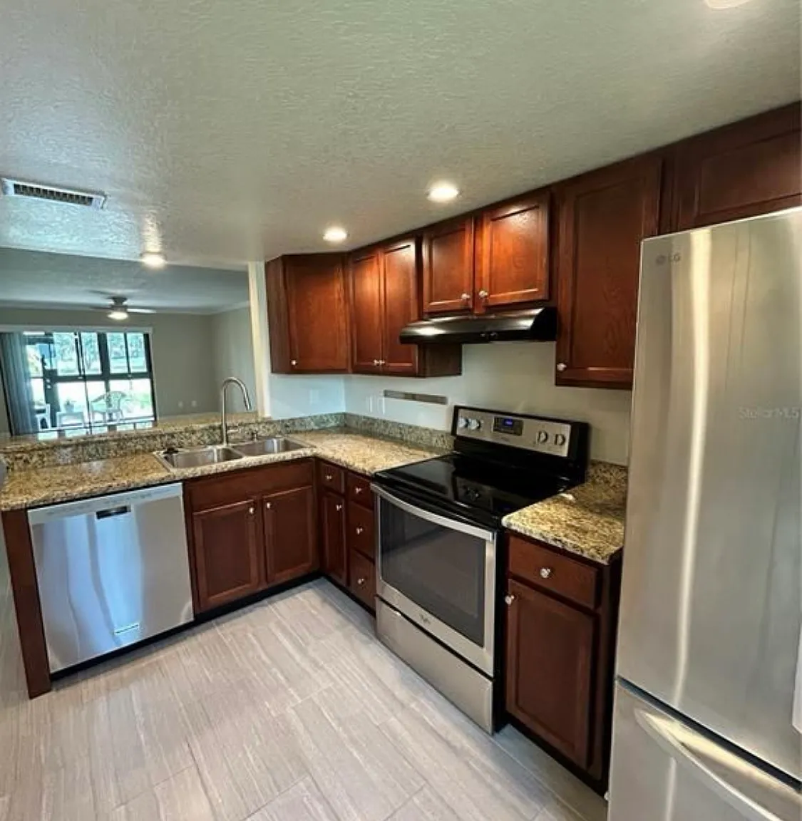 2 bed, 982 sqft, $950 — Photo 2