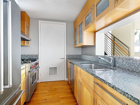 3rd image of 401 Hicks St Unit A3b