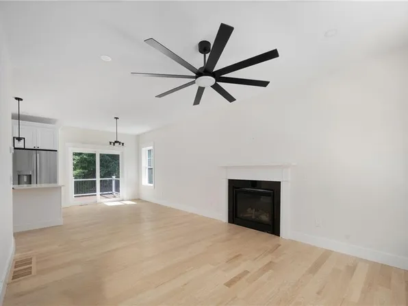 80 Rice City Rd, Coventry, RI 02816