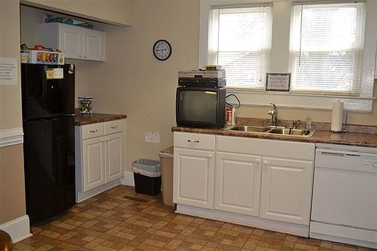 5th image of 330 Lilac Ln