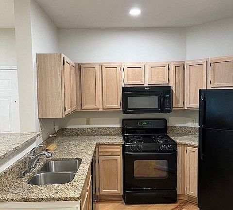 3rd image of 4409 Sedgehurst Dr APT 103