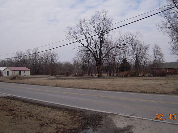 3rd image of 496 W Ketchum Ave