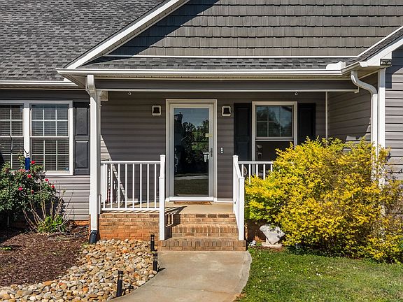 3rd image of 108 Butternut Rd