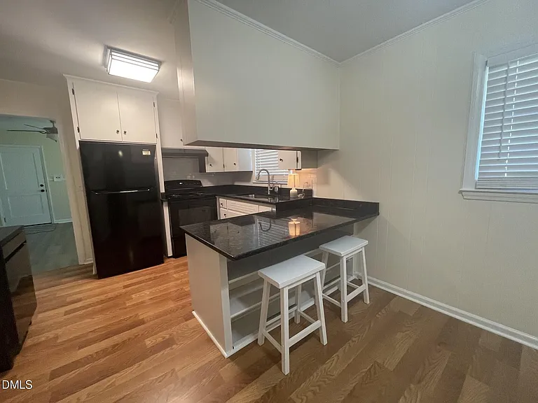 384 E Wimberly St — Photo 8