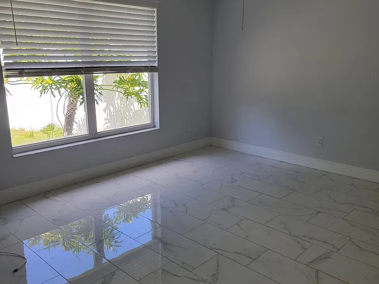 2125 Winsley St — Photo 10