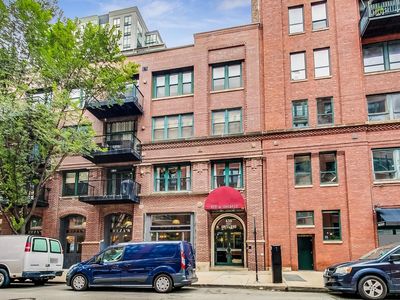 420 W Ontario St APT 404, Chicago, IL, 60654