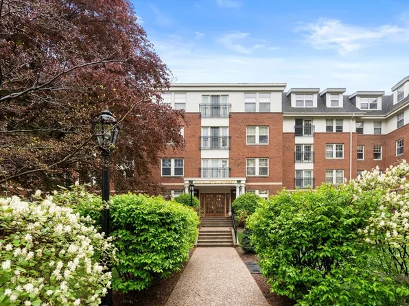 300 Allston St APT 208, Brighton, MA 02135
