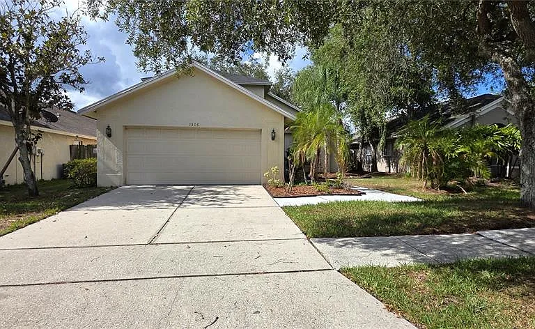 1506 Scotch Pine Dr — Photo 2