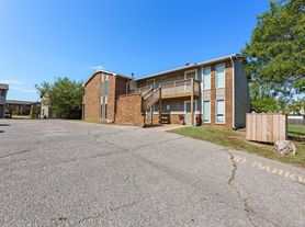 6704 W Par Ln