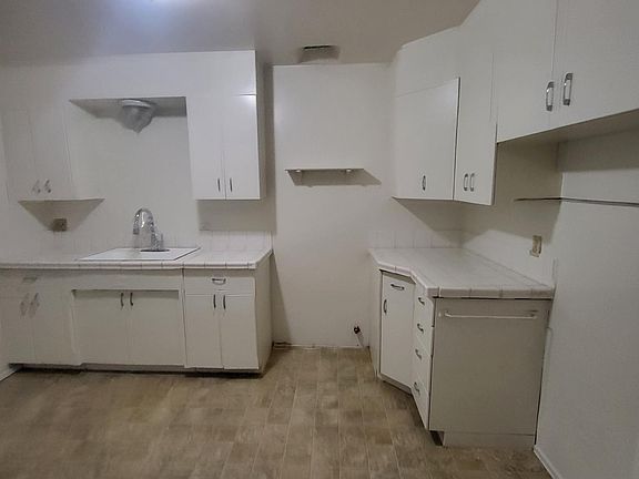 4th image of 3949 Kansas St APT 3