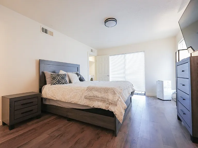 1604 N Municipal Dr #3 — Photo 2