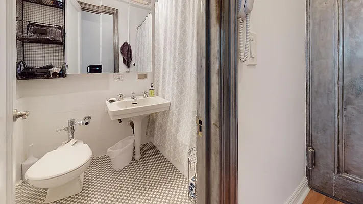 Sold by Bond New York | media 20