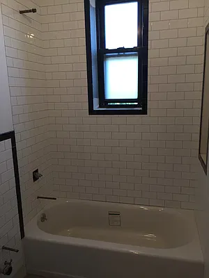Rented by Metroline Realty | media 14