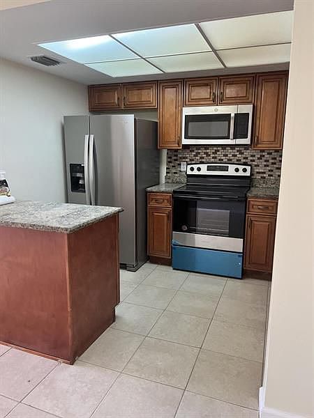 1st image of 4707 Oak Terrace Dr